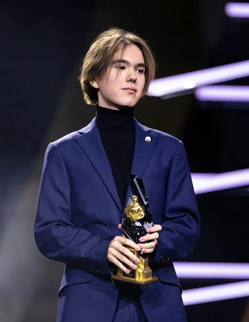 LNG Esports 和 Top Esports 在 LPL Split 2 2025 中获得胜利