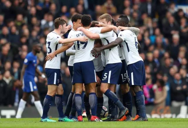 心疼Uzi！官宣加入B站后，虎牙直播间被封，直播账号也没了